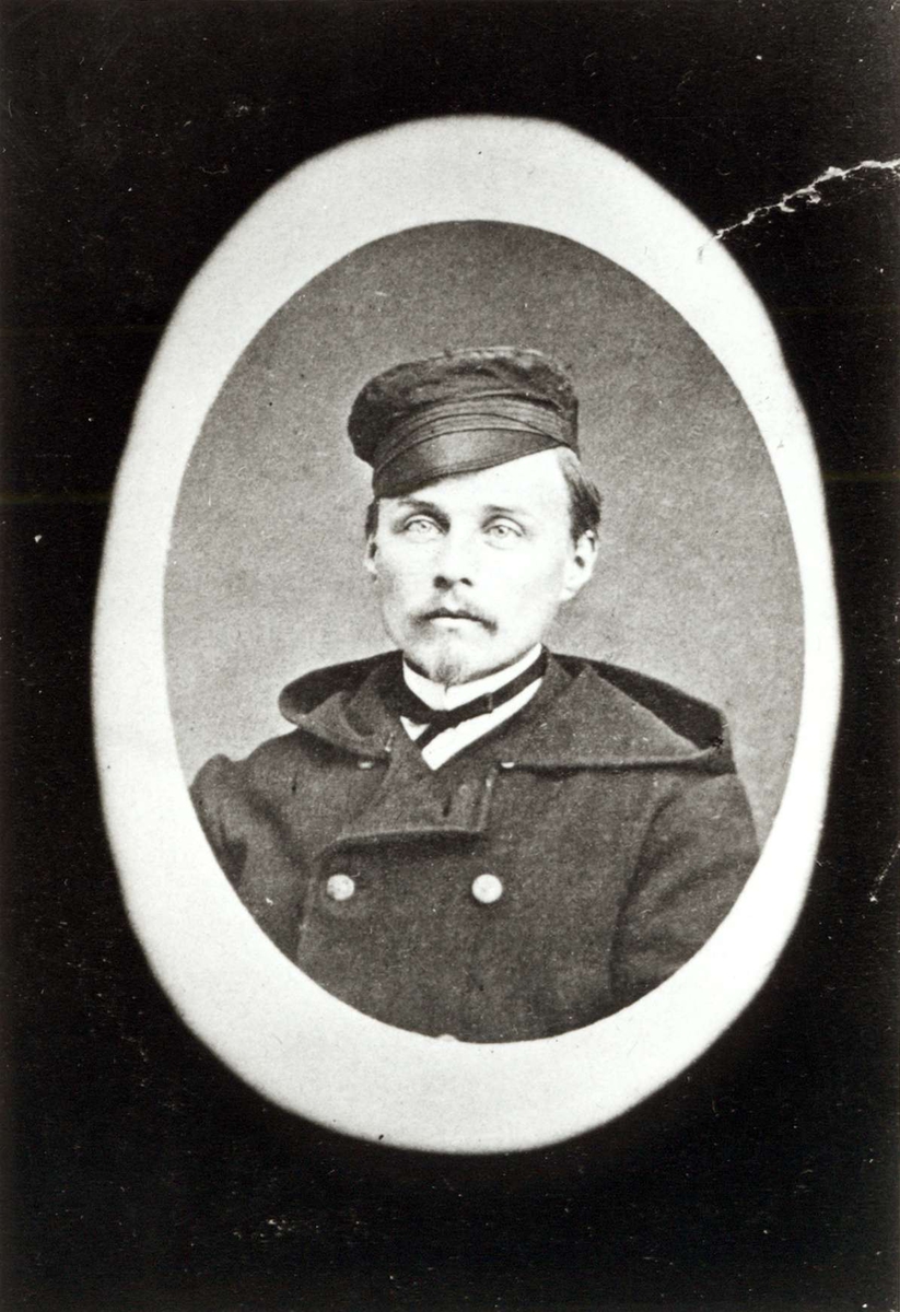 Ukjent, Portrett, Beszier, franskmann, 32 år gammel - èn av dem som under den tysk-franske krig i 1870 landet med luftballong på Lifjell, Seljord. Se også NF.09387-051.