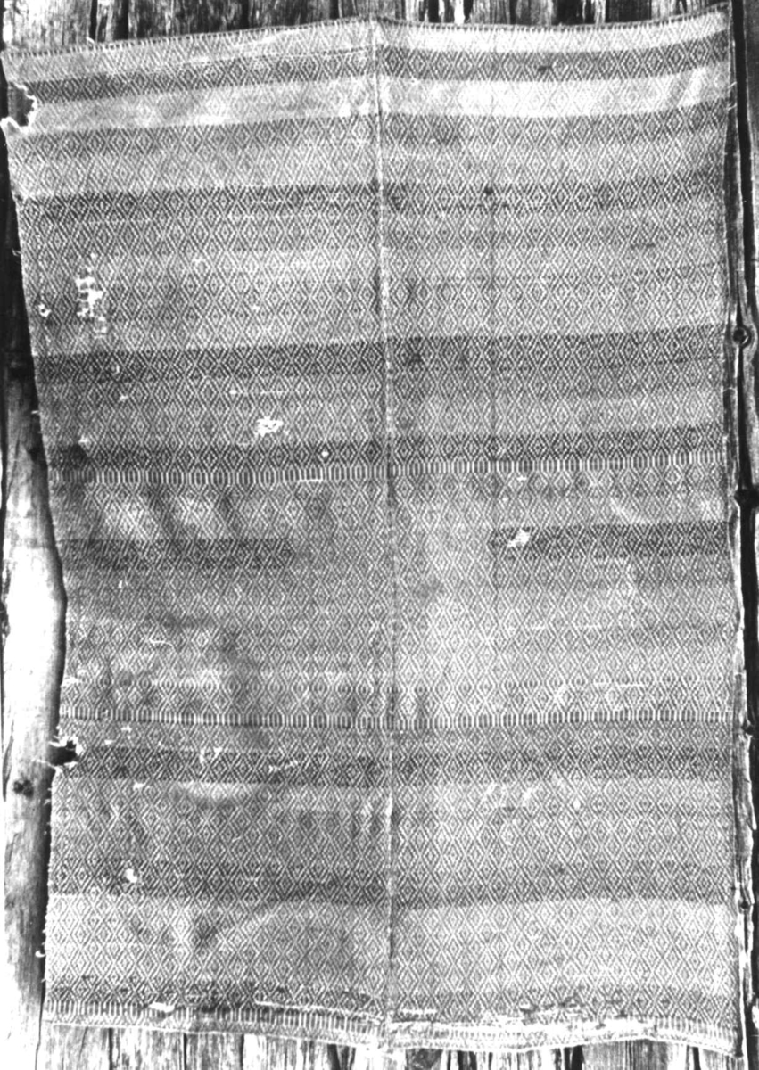 Anna Grostøl, Åkle, teppe til skinnfell fra ca 1849. Feragen, Rørosbygdene, Røros, Sør-Trøndelag 1939.