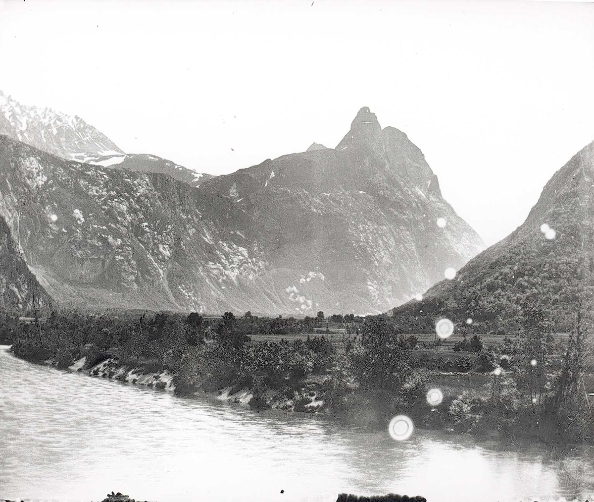 Tom Kent, Romsdalen mot Romsdalshorn, Møre og Romsdal.