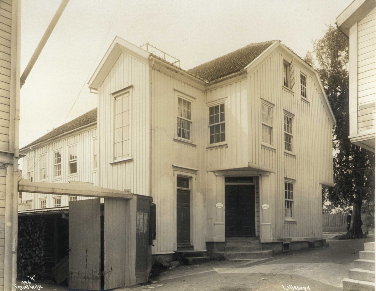 Anders Beer Wilse, Den gamle kommunegård, sett fra baksiden, Lillesand, Aust-Agder.