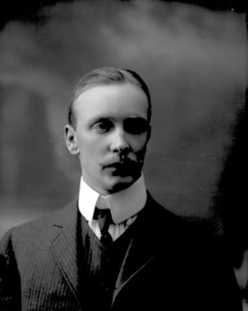 Gustav Borgen, Portrett, mann i mørk dress. Hr verkseier Rosenvinge.