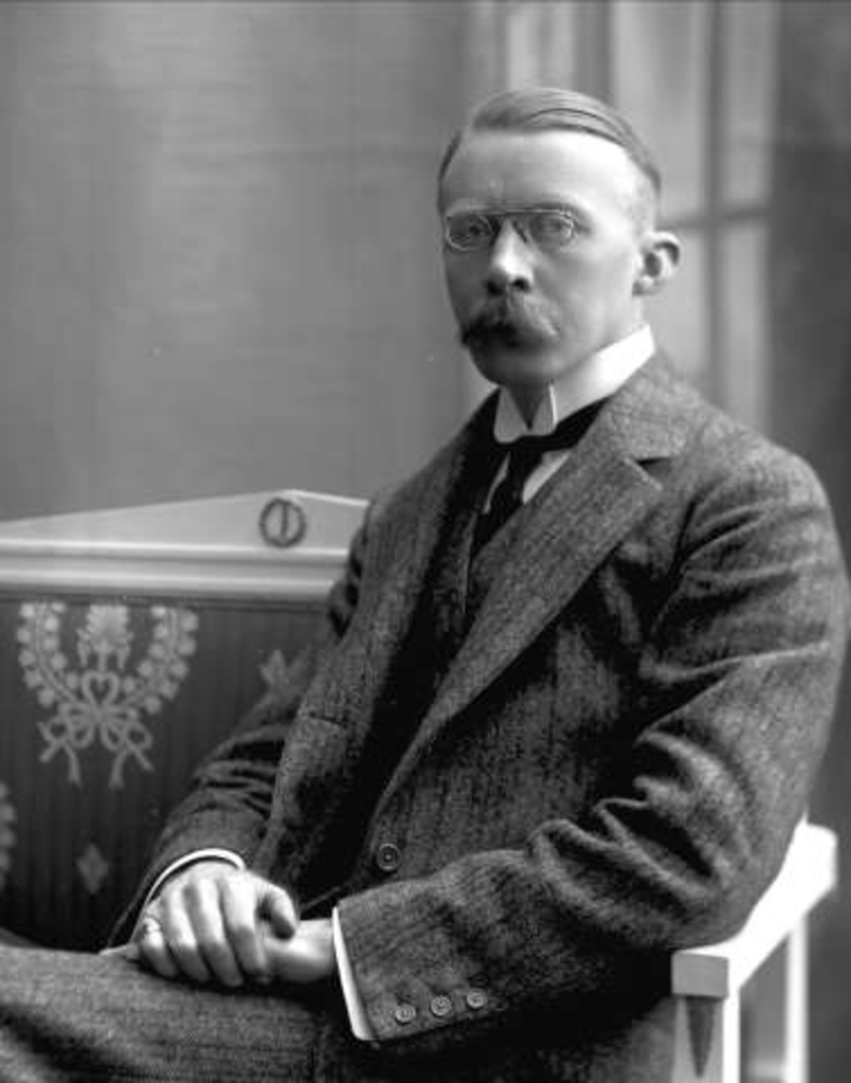 Gustav Borgen, Portrett, mann med briller og bart. Konsul Berck.