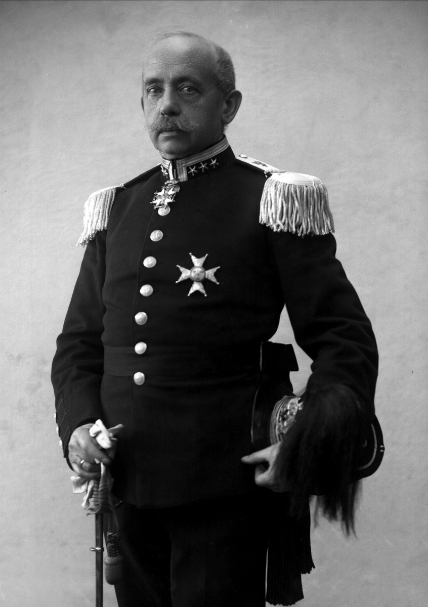 Gustav Borgen, Portrett, Fridthjof Christian Tønnesen (1861-1944) fotografert 1919 i uniform som "sjef for Hærens officersskoler", gjeldende 1918 til 1924