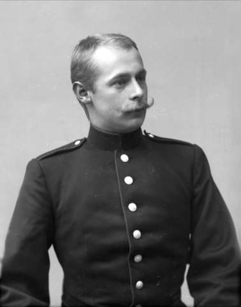 Gustav Borgen, Portrett, mann i kadettuniform.