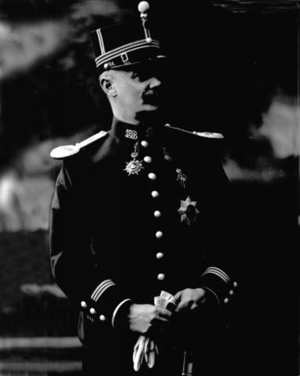 Gustav Borgen, Portrett, Karl Ingvar Nandrup, født 1864, i uniform som kaptein ved infanteriet som reglementert fra 1894 til 1910.