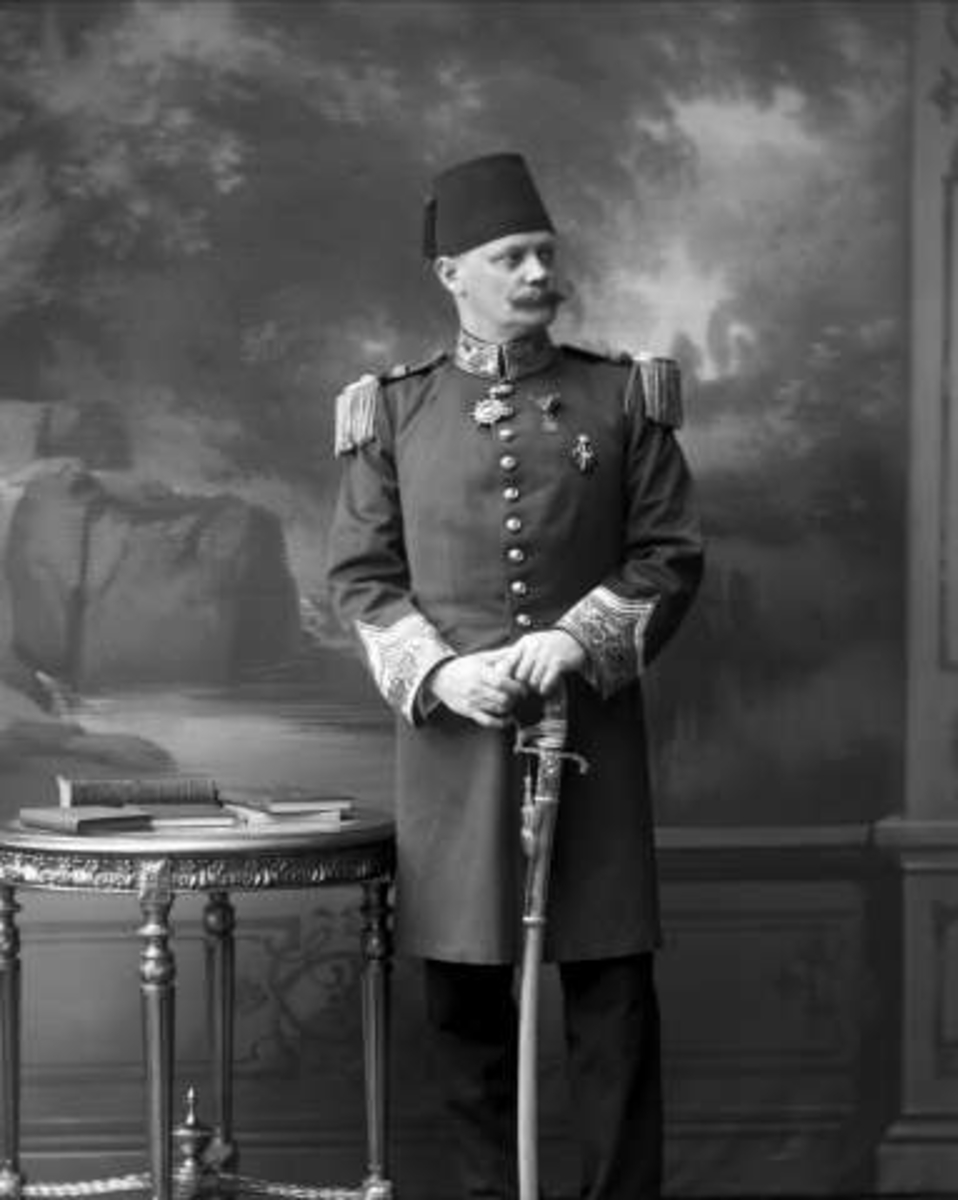 Gustav Borgen, Portrett, Karl Ingvar Nandrup, født 1864, iført en utenlandsk uniform, ant. tyrkisk eller egyptisk. Fotografert 1906.
