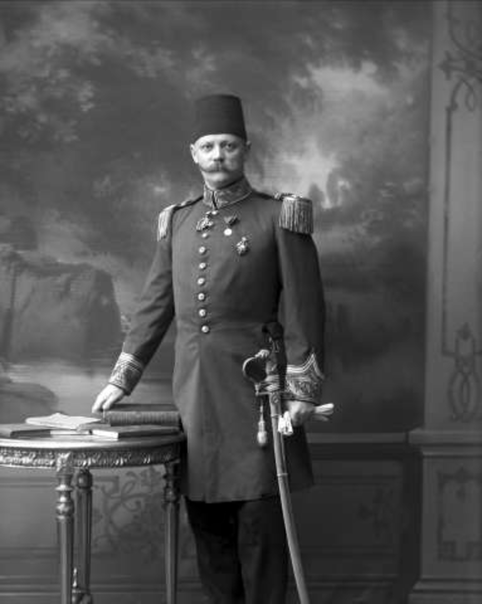 Gustav Borgen, Portrett, Karl Ingvar Nandrup, født 1864, iført en utenlandsk uniform, ant. tyrkisk eller egyptisk. Fotografert 1906.