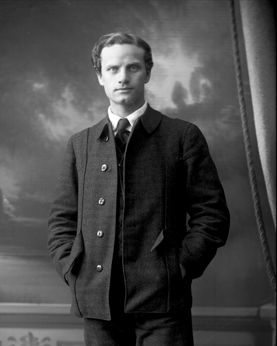 Gustav Borgen, Portrett, skuespiller Dienesen.