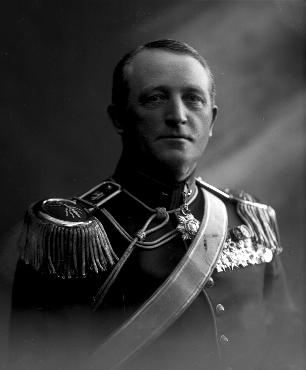 Gustav Borgen, Portrett, Johan Tidemann Sverre, (1867-) i uniform som major.