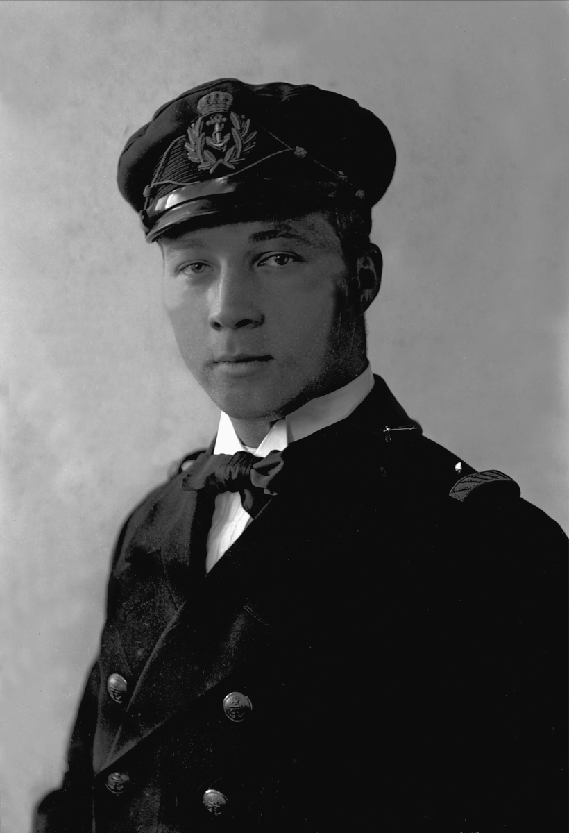 Gustav Borgen, Portrett, mann i kadettuniform fra sjøkrigsskolen
