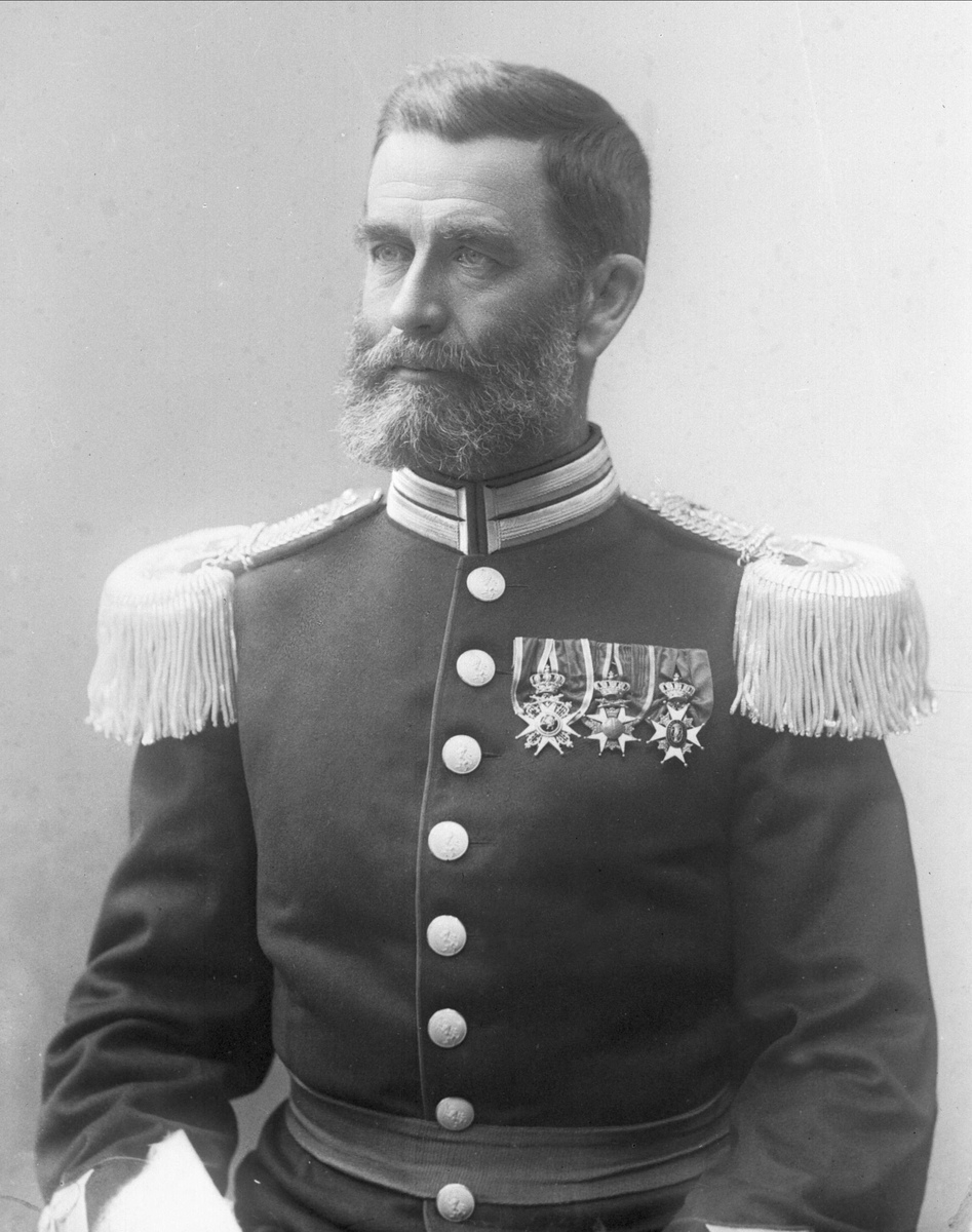 Gustav Borgen, Portrett, Olaf Wilhelm Petersen (1841-1909), i uniform.
