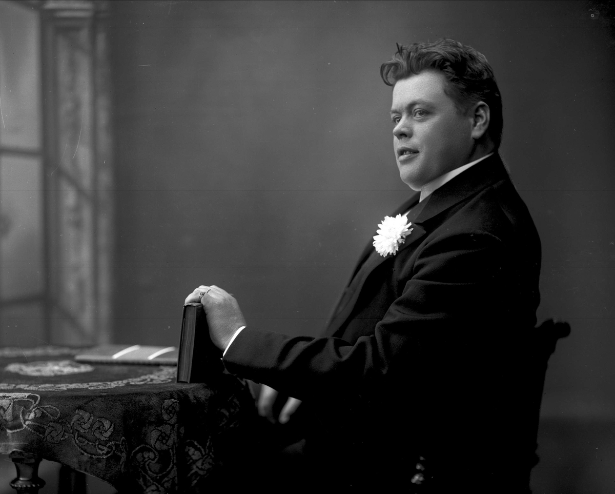 Gustav Borgen, Portrett, operasanger Hoffmann.