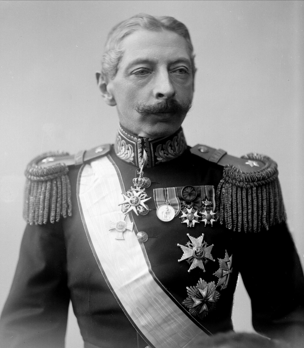 Gustav Borgen, Portrett, Sigwald Bull i uniform.