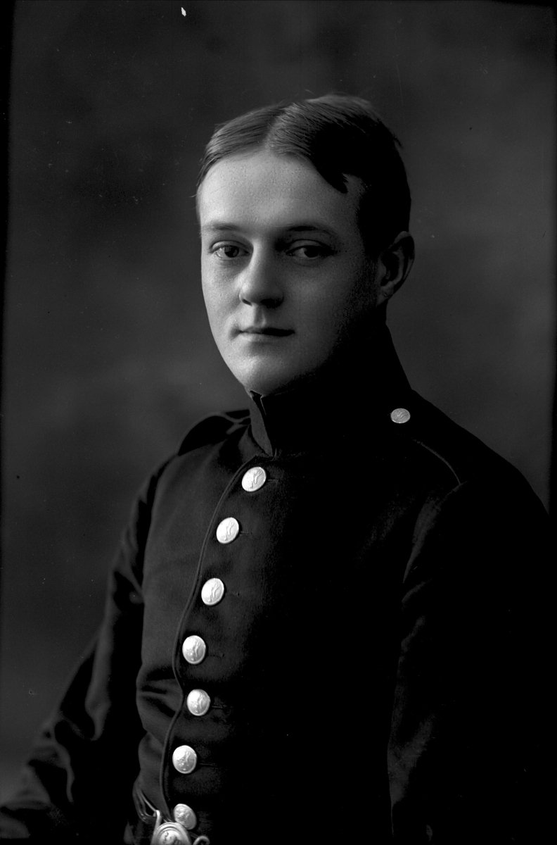 Gustav Borgen, Portrett, mann i kadettuniform.