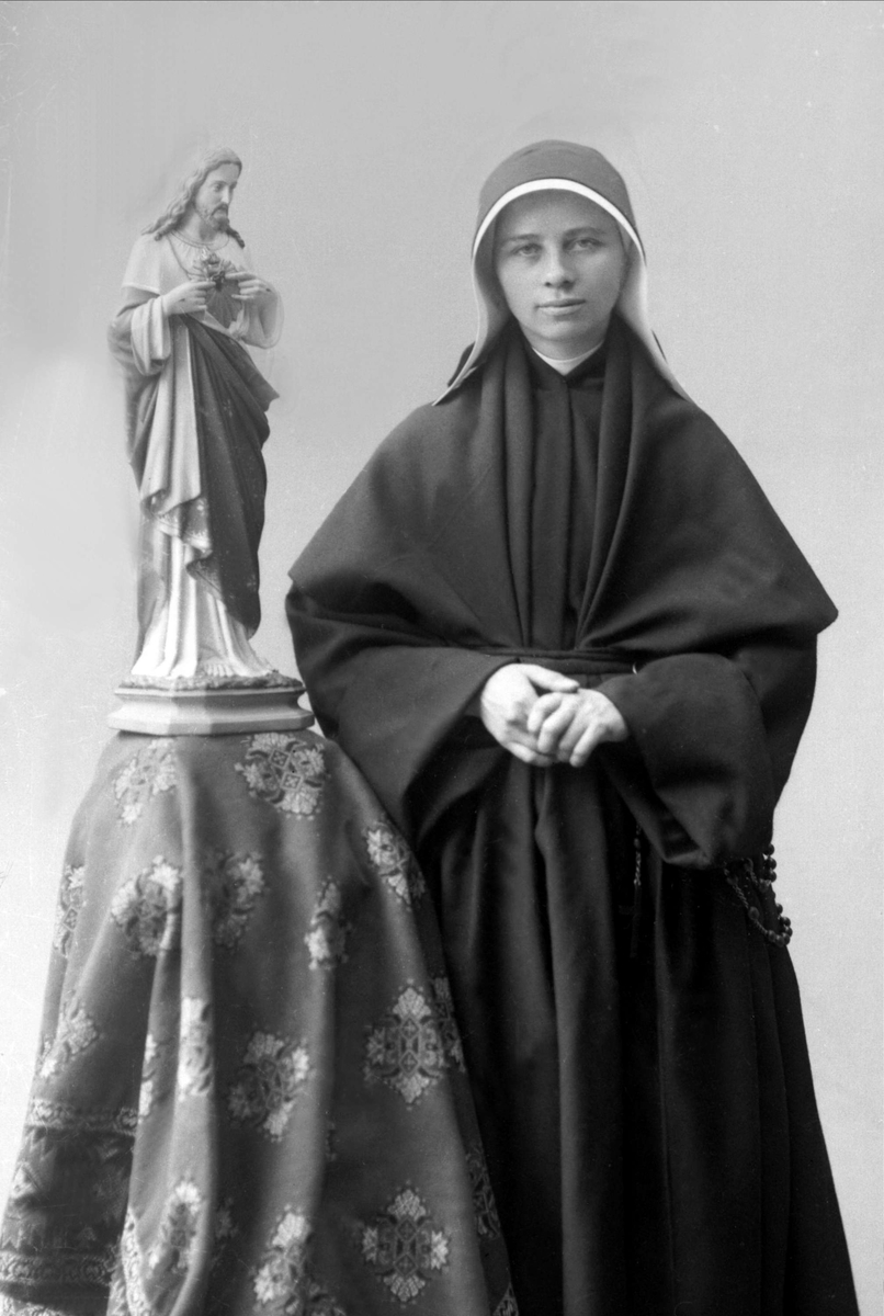 Gustav Borgen, Portrett, nonne. Søster Aleksia.