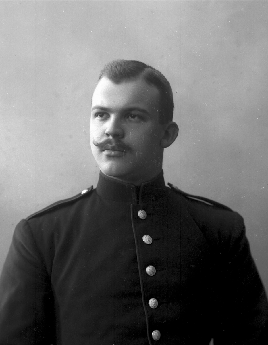 Gustav Borgen, Portrett, mann i kadettuniform.