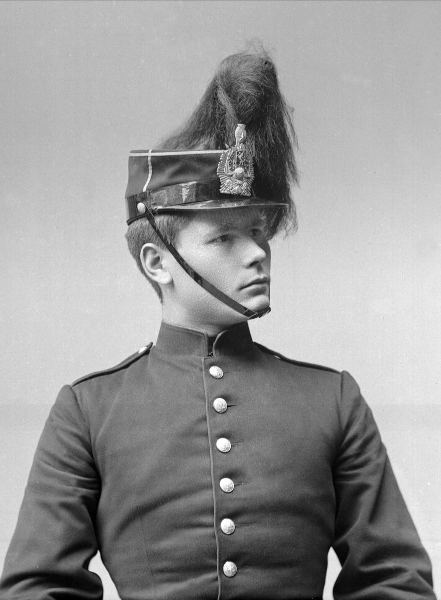 Gustav Borgen, Portrett, mann i kadettuniform.