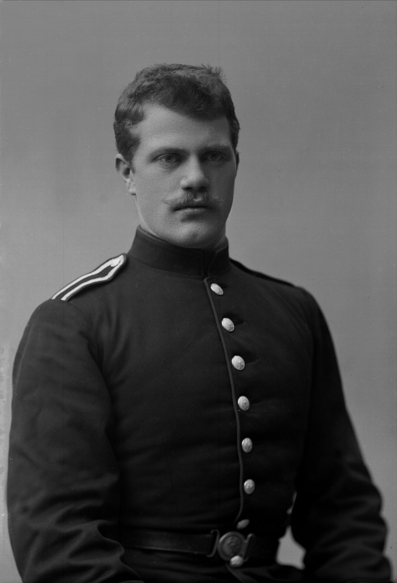 Gustav Borgen, Portrett, mann i kadettuniform.
