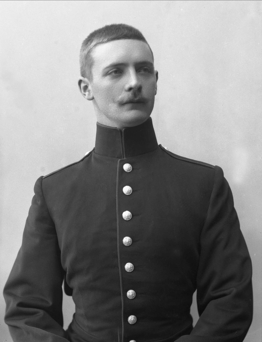 Gustav Borgen, Portrett, mann i kadettuniform.