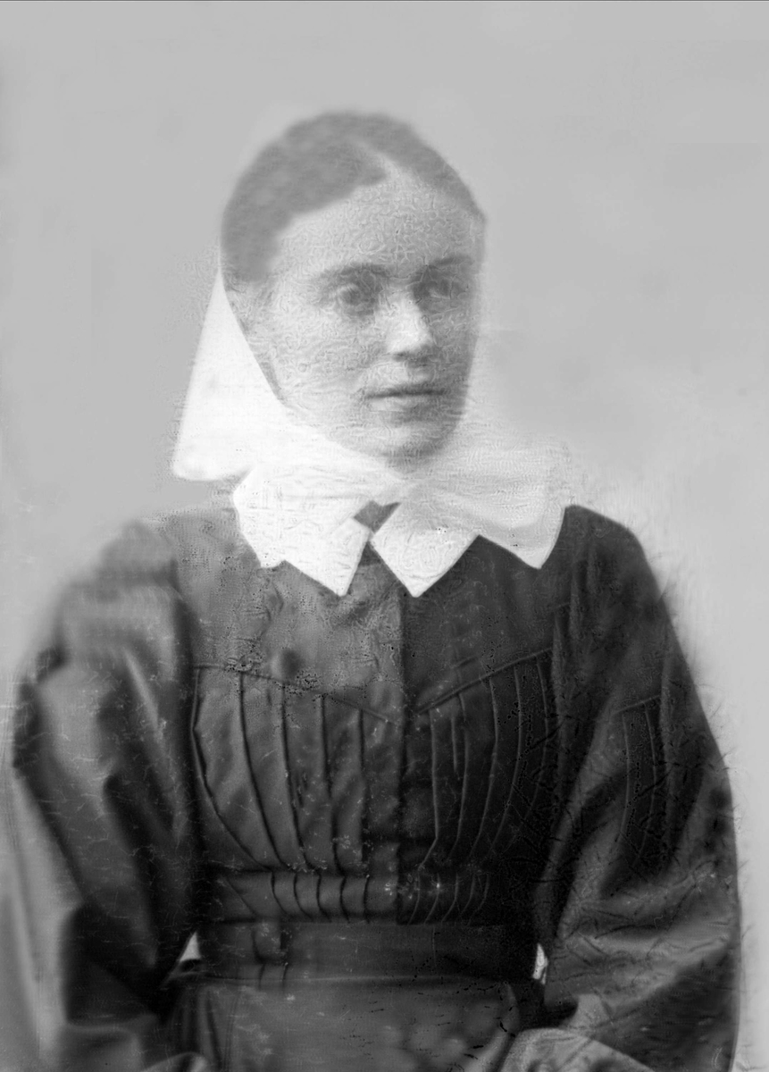 Gustav Borgen, Portrett, kvinne i sykepleieruniform. Gurine Gloppen.