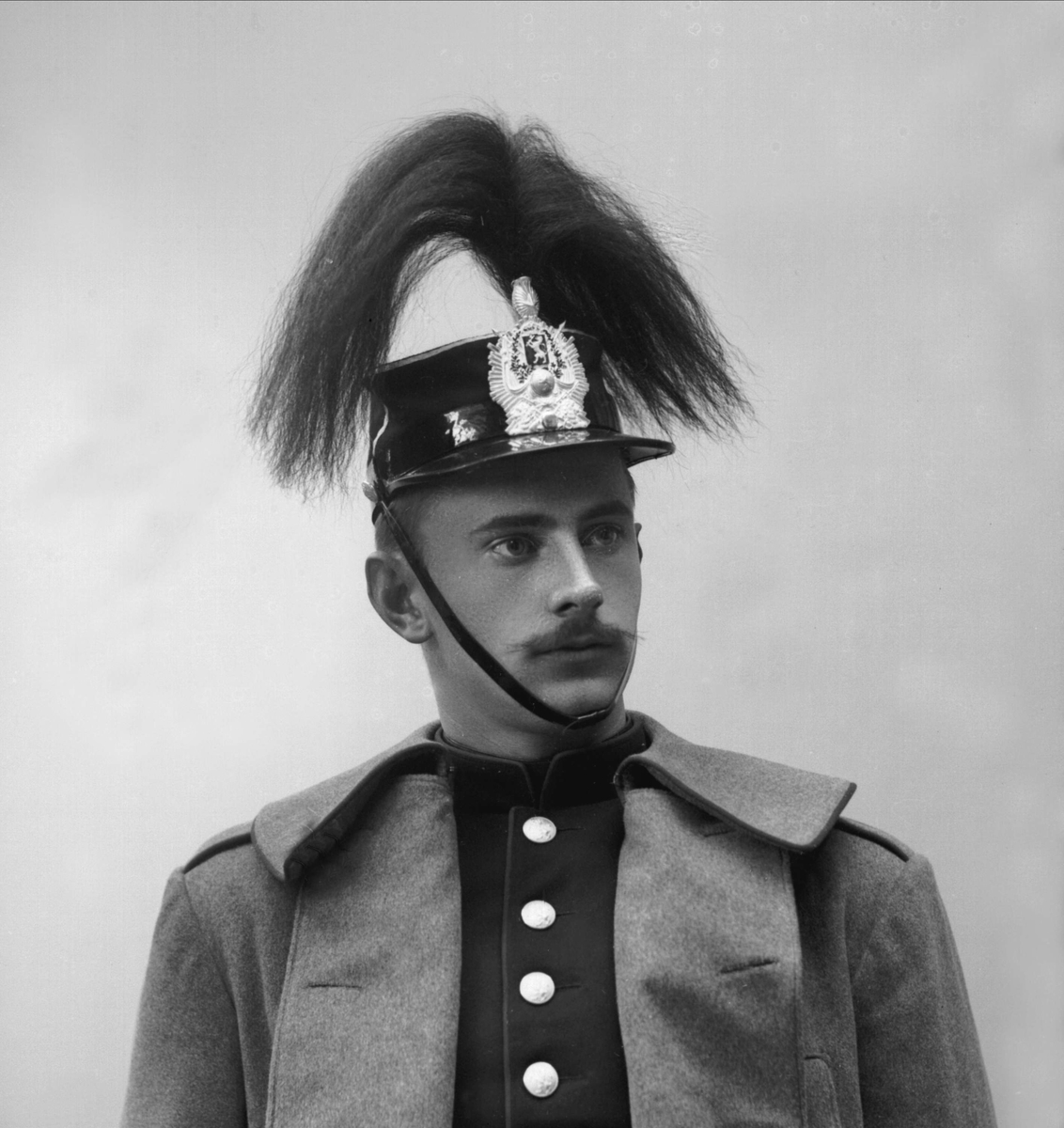 Gustav Borgen, Portrett, mann i kadettuniform.