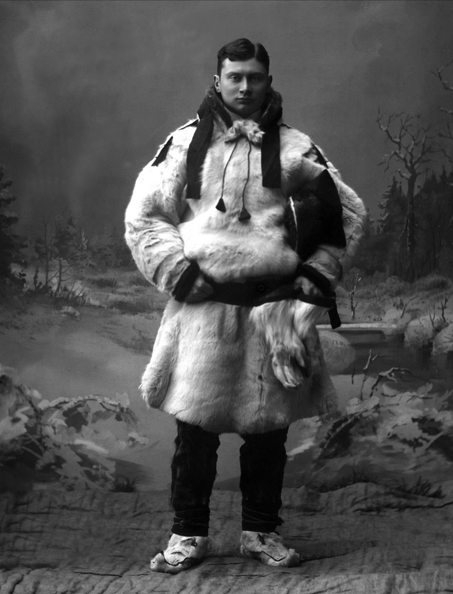 Gustav Borgen, Portrett, skogforvalter Løvenskiold i samisk drakt.