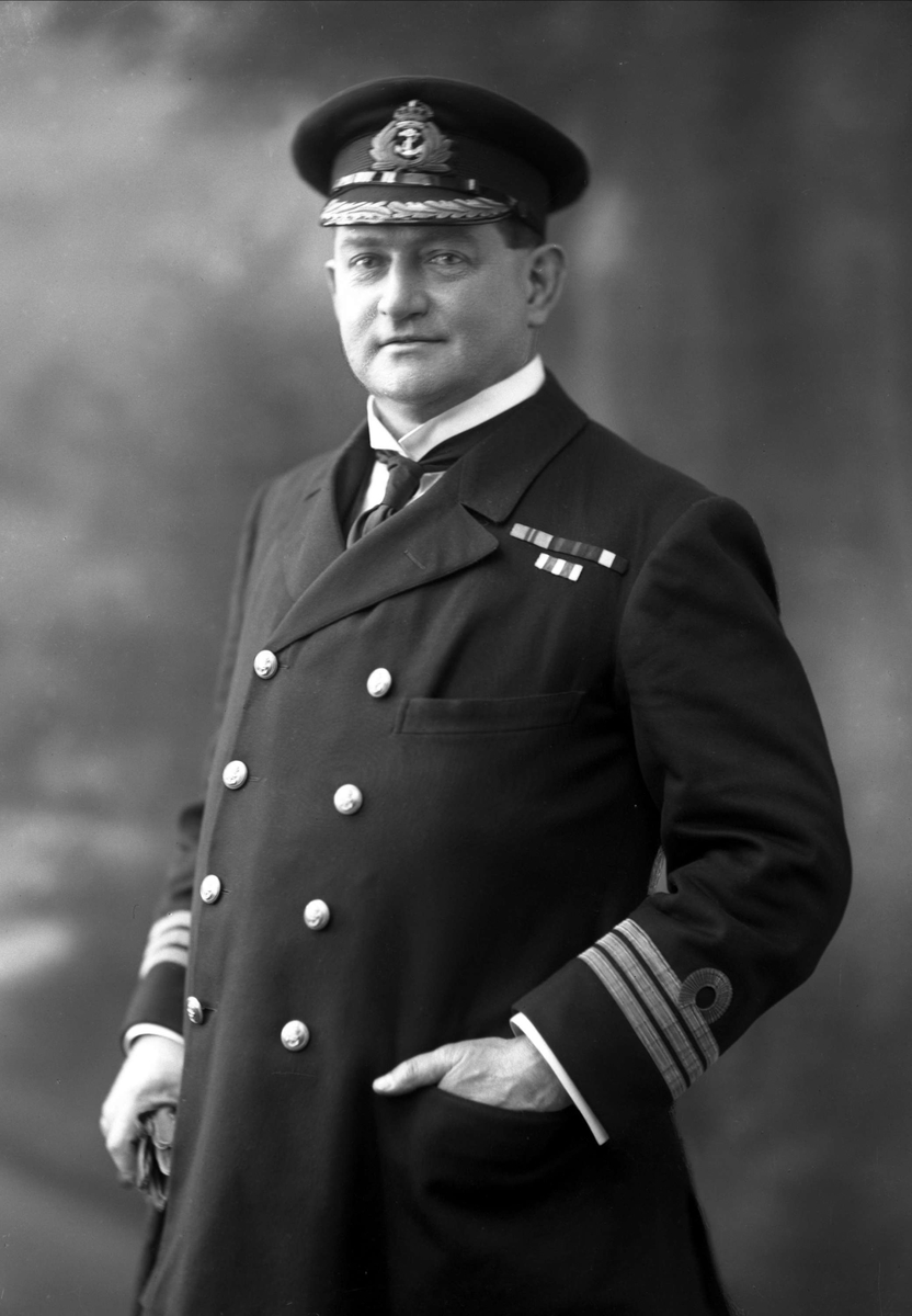 Gustav Borgen, Portrett, kommandør W G A Kennedy.