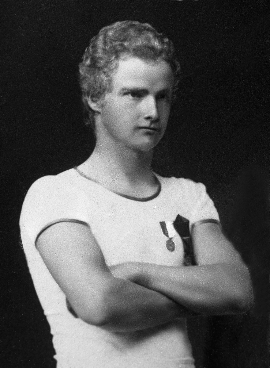 Gustav Borgen, Portrett, idrettsutøver med t-skjorte og medalje.