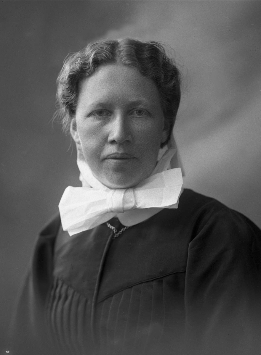 Gustav Borgen, Portrett, sykepleier. Søster Inga Hansen.