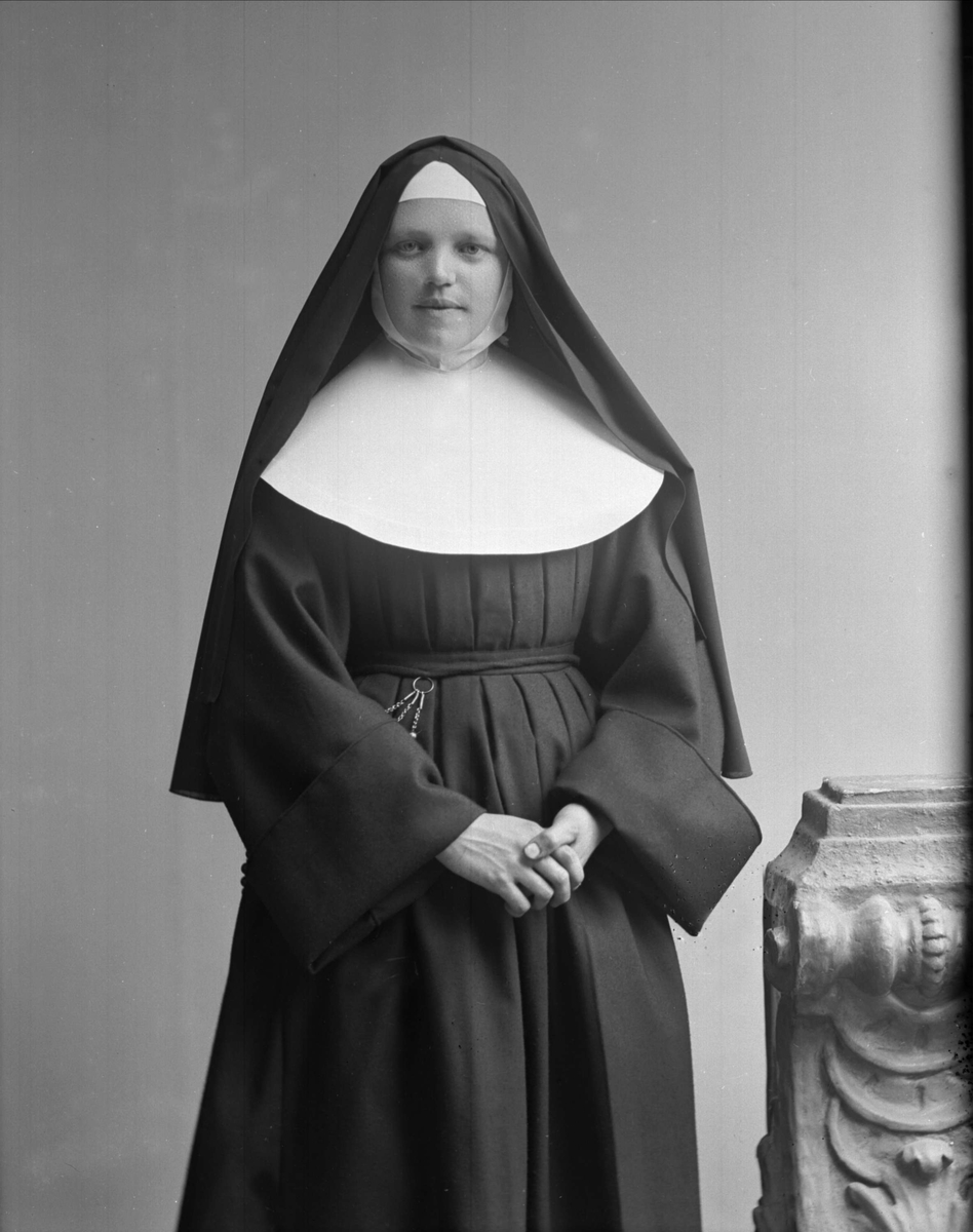 Gustav Borgen, Portrett, nonne. Søster Angelika.