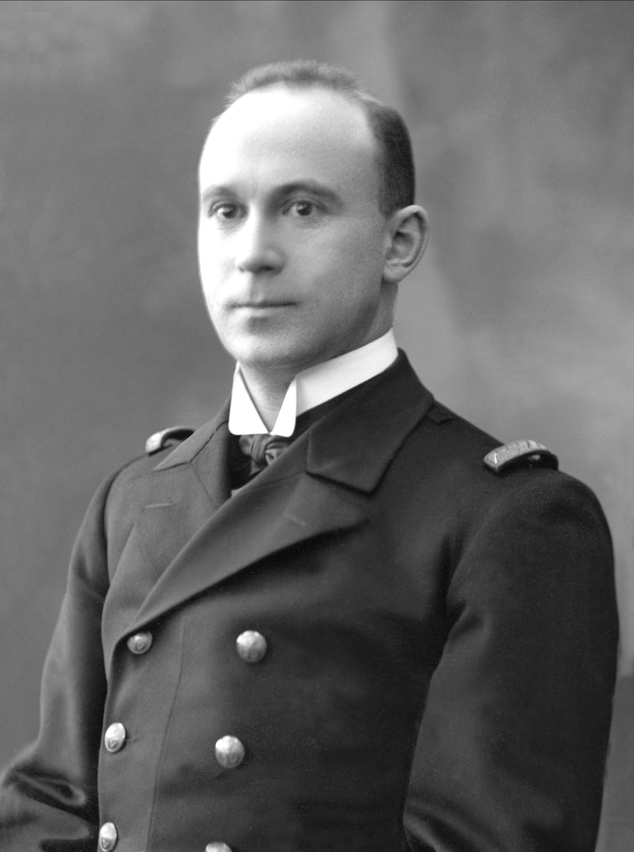 Gustav Borgen, Portrett, mann i uniform. Kaptein Christian Meyer.