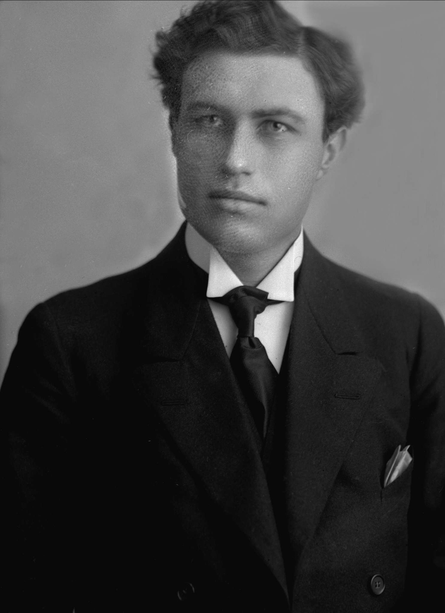 Gustav Borgen, Portrett, Kolbein Melvar, Det Norske Teater.