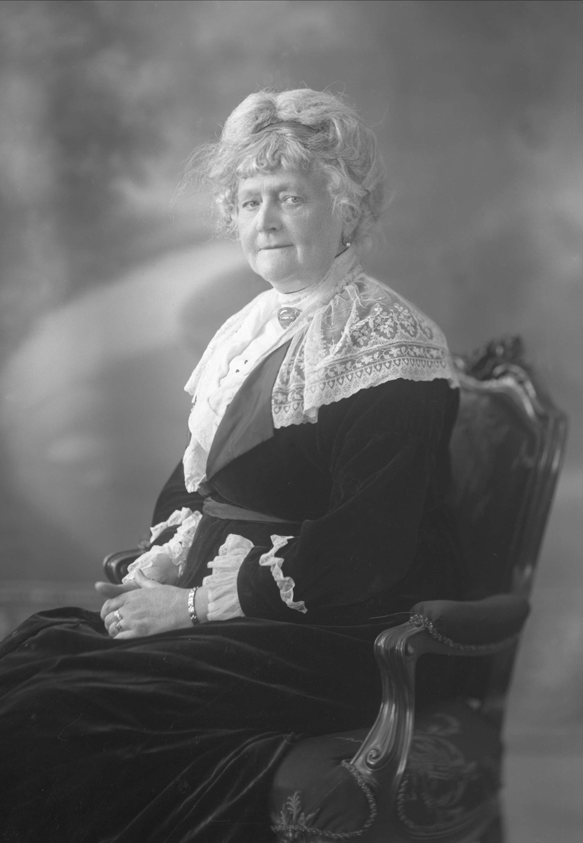 Gustav Borgen, Portrett, Lorentze Charlotte Stenine Westergaard, født Dahl (1850-1941).