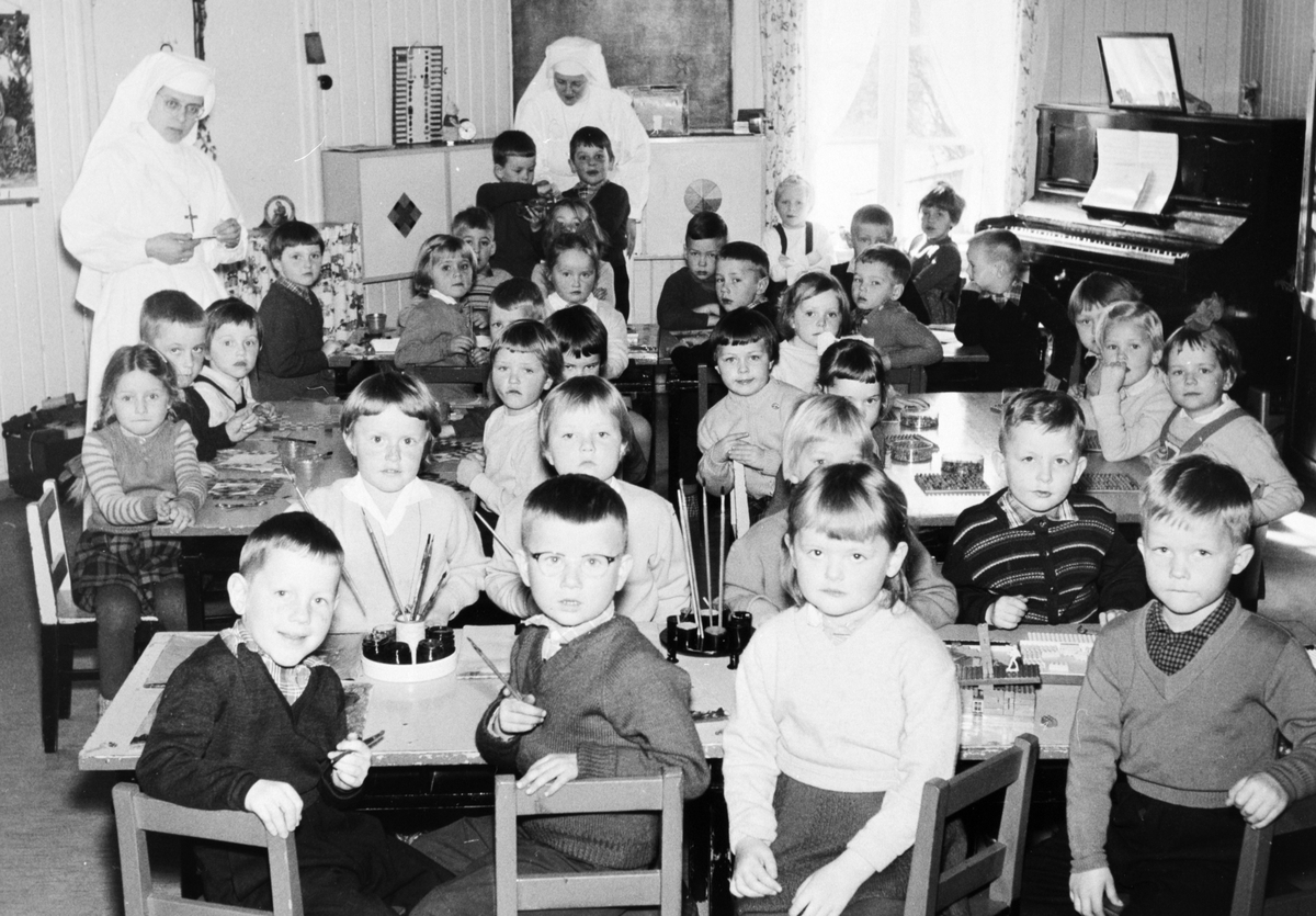 Anno Domkirkeodden, GRUPPE BARNEHAGEBARN, ST. TORFINNS BARNEHAGE, 2 NONNER