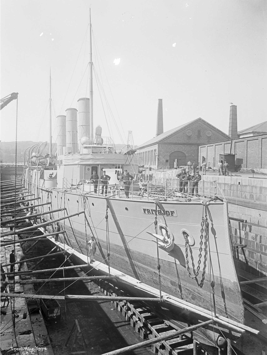 Anders Beer Wilse, Frithjof (b. 1895, Karljohansvern verft, Horten), kanonbåt i dokk.