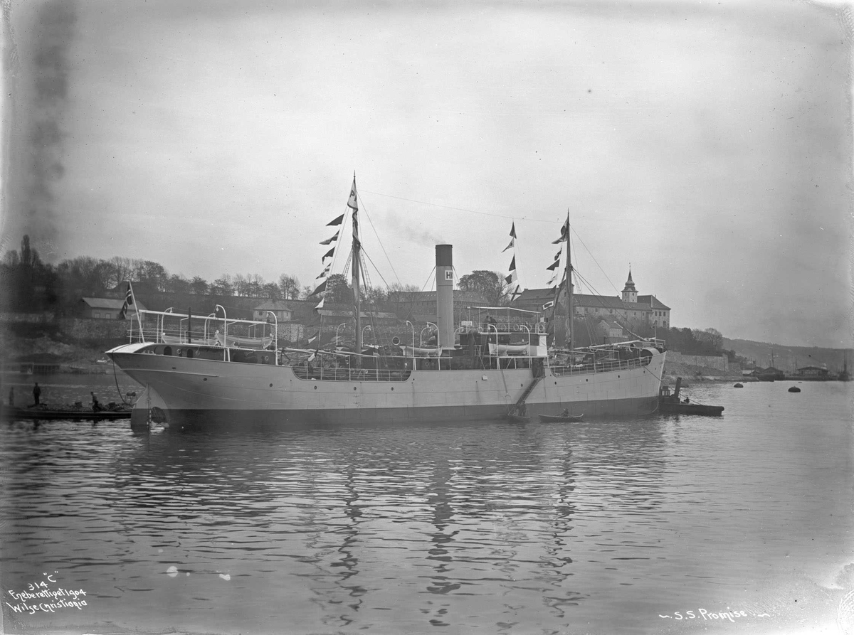 Anders Beer Wilse, D/S Promise (b. 1904, Nylands Verksted, Christiania), på havnen