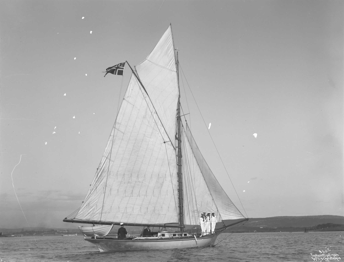 Anders Beer Wilse, Svalen, kongens yacht