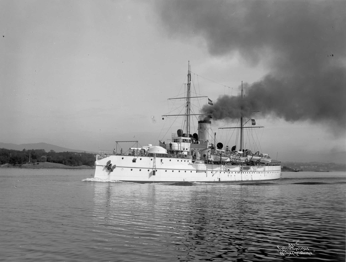 Anders Beer Wilse, Hertog De Ruyter (b. Nederland), hollandsk krysser