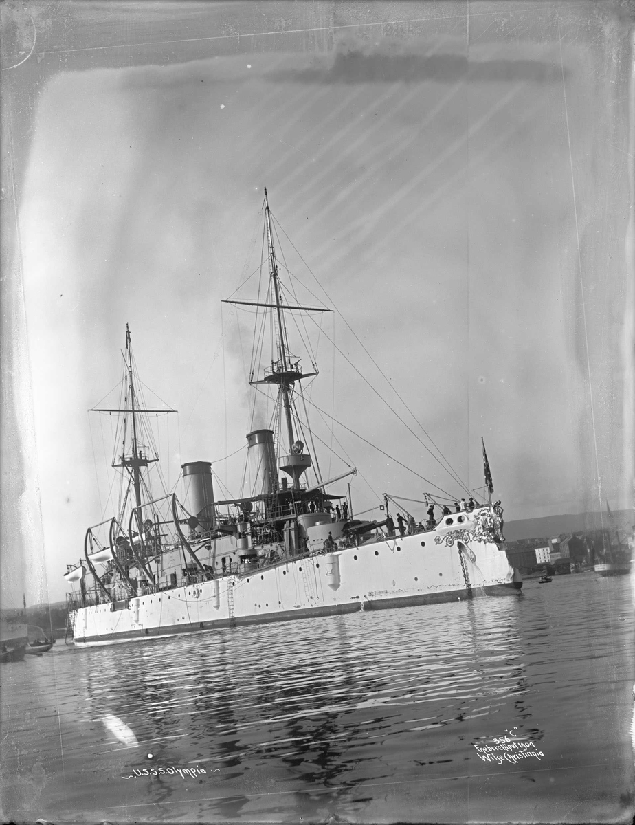 Anders Beer Wilse, U.S.S. Olympia (b. 1892, Union Iron Works, San Francisco), 3/4 baug