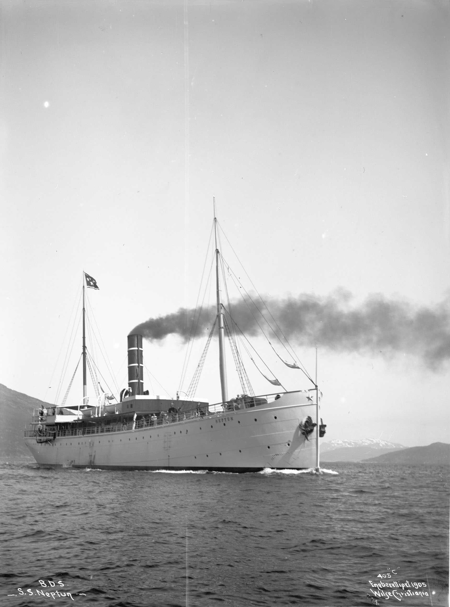 Anders Beer Wilse, D/S Neptun (b. 1890, J. C. Tecklenborg, Geestemünde), 3/4 baug