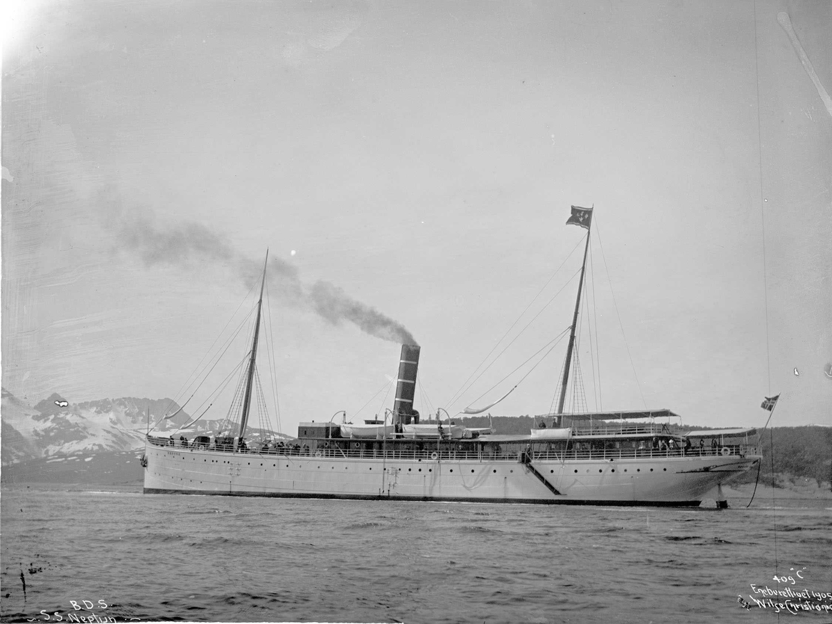 Anders Beer Wilse, D/S Neptun (b. 1890, J. C. Tecklenborg, Geestemünde), bredside