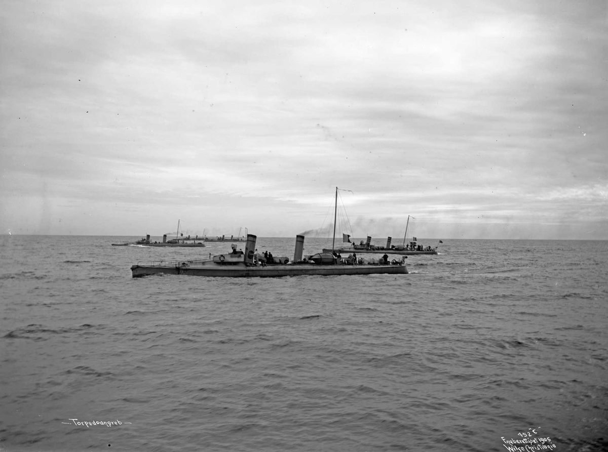 Anders Beer Wilse, Torpedoeskadren, fra siden, angriper