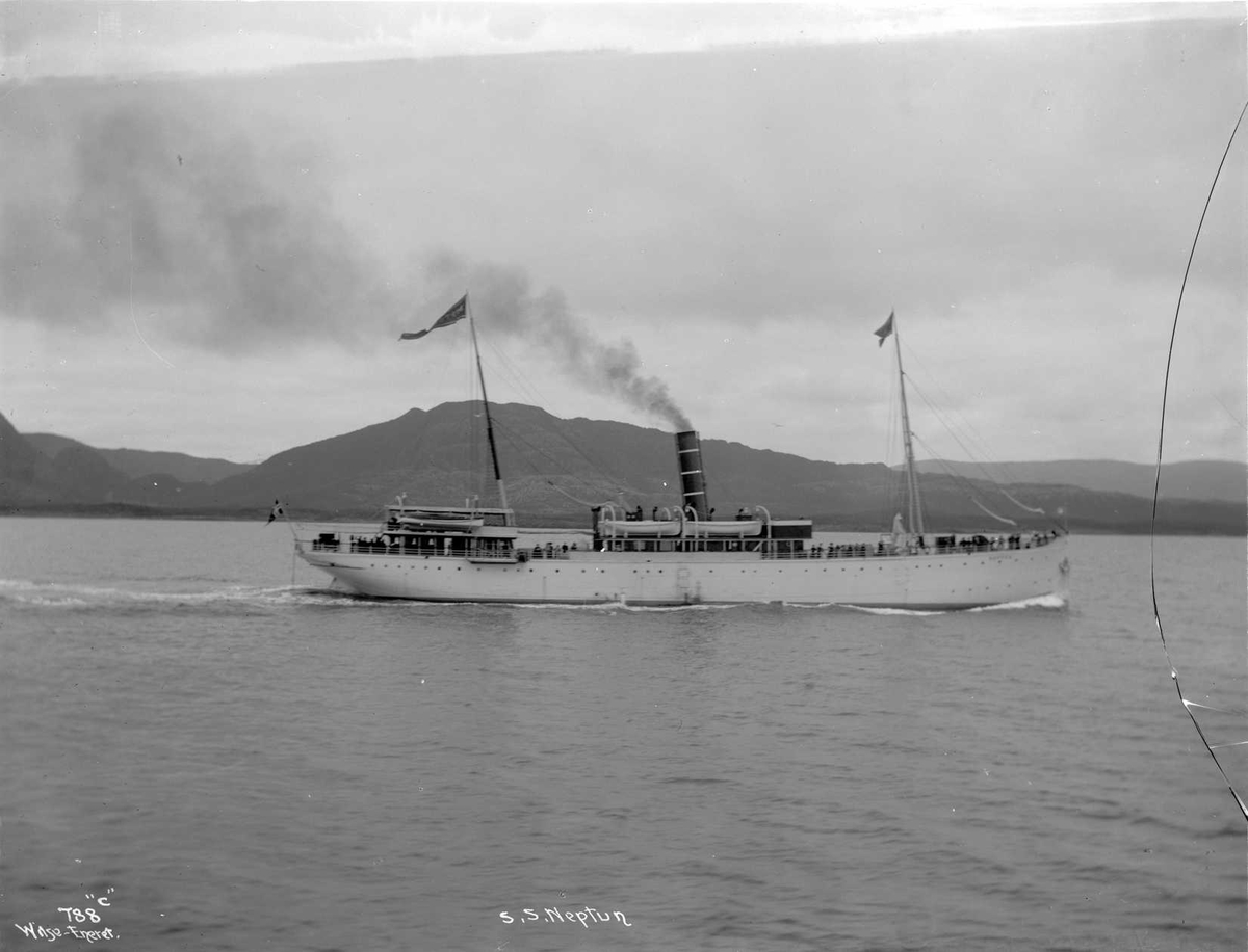 Anders Beer Wilse, D/S Neptun (b. 1890, J. C. Tecklenborg, Geestemünde), v. Brønnøy