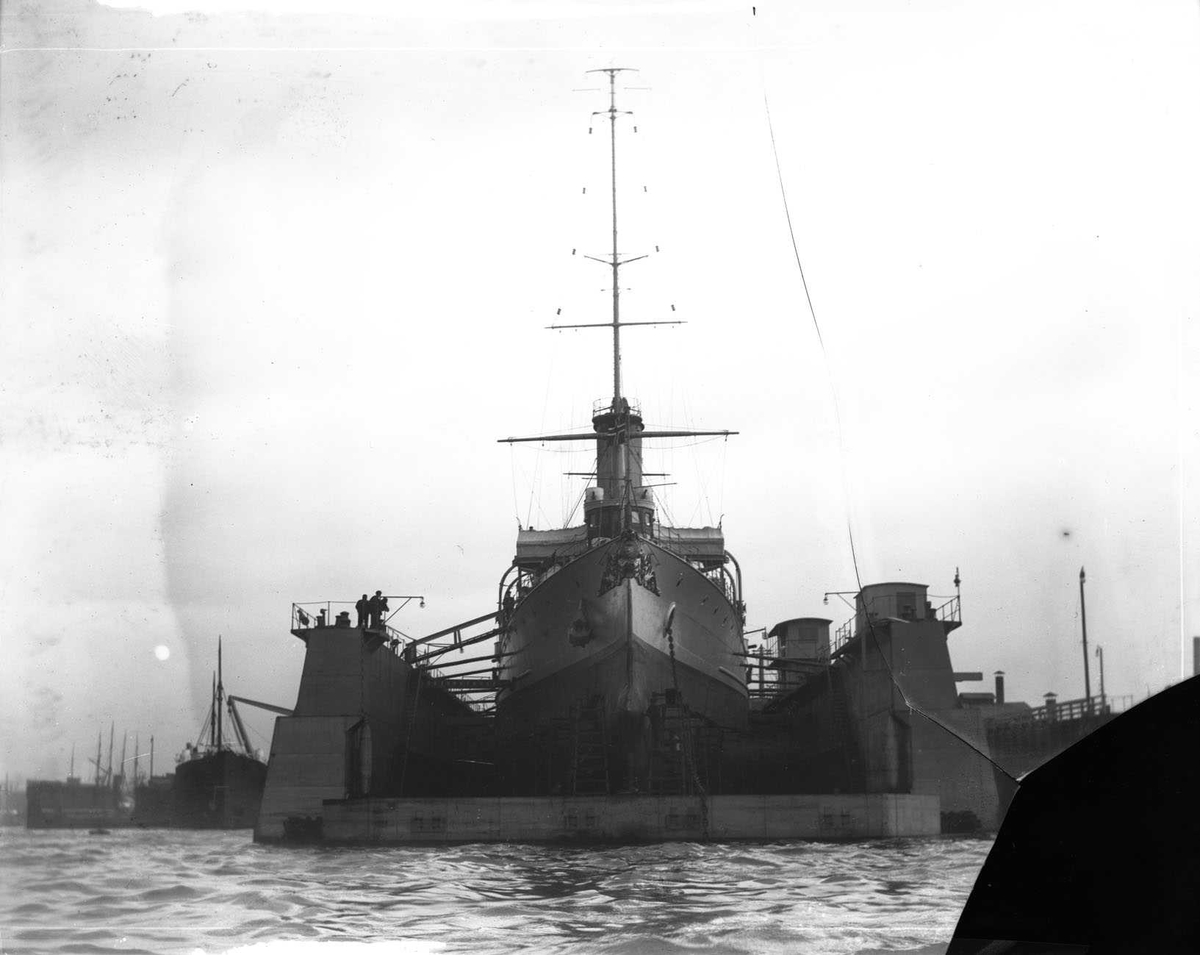 Anders Beer Wilse, Tordenskjold (b. 1897, Armstrong, Newcastle), (KNM), panserskip, i Nylands flytedokk