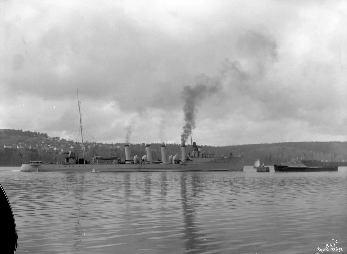 Anders Beer Wilse, Draug (b. 1908, Karljohansvern Verft, Horten), torpedokrysser, (KNM)