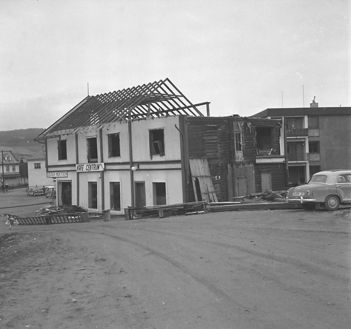 Per Magne Grue, Riving og bygging i Tynset sentrum, 1962.
