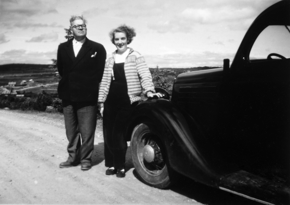 Ukjent, Eieren av Hotel Neptun på Espa, Erling Andresen sammen med Eva Bruun (gift Myhre). Eva Bruun var tjenestepike på hotel Neptun.