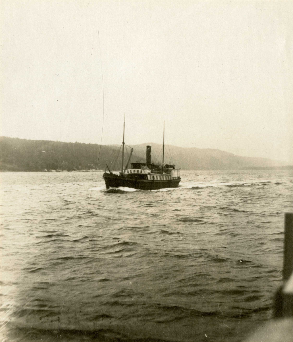Unknown artist, D/S 'Alpha' (Ex. Fyris)(b.1863, William Lindbergs mek. Verkstad (Södra Varvet) Stockholm), - ved Drøbak.