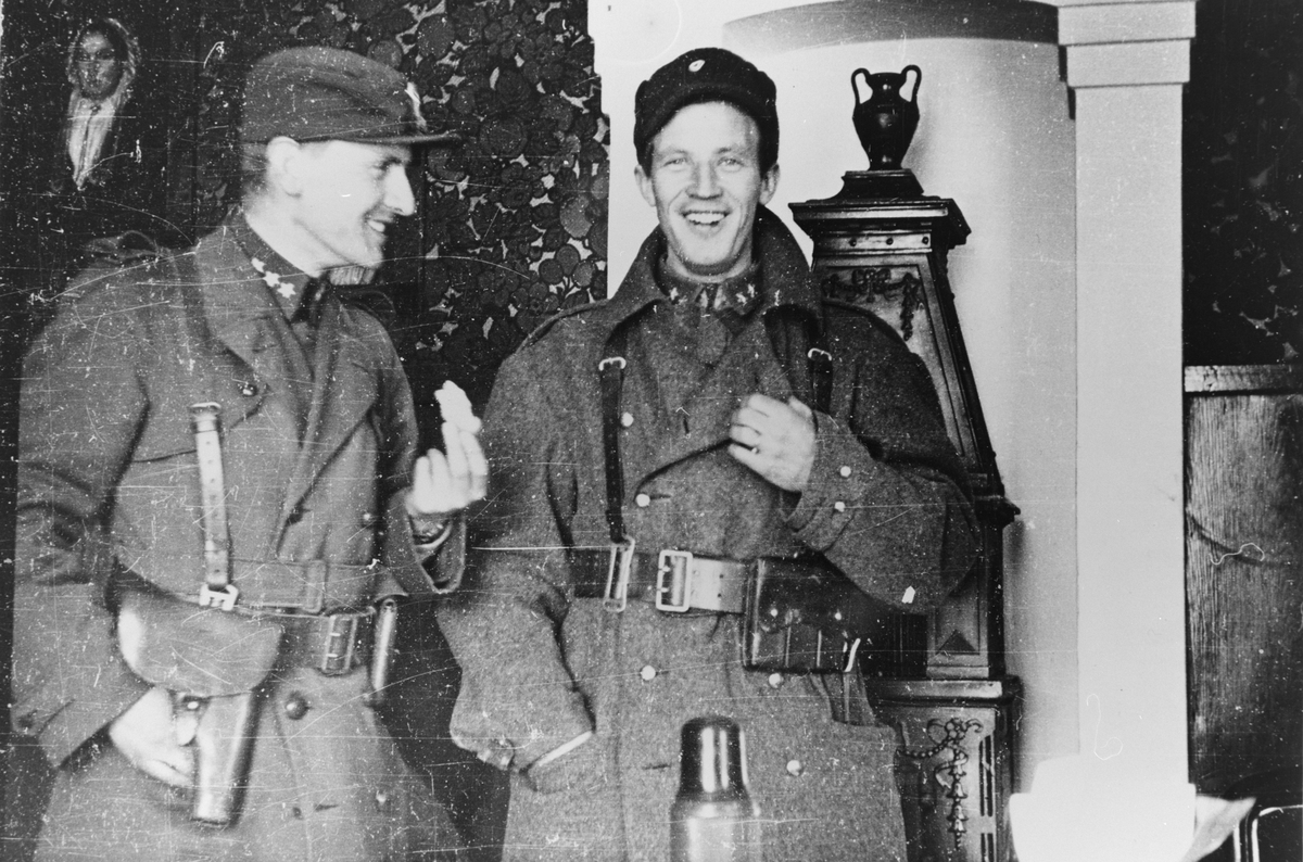 Unknown artist, To norske soldater. Østerdalen 1940.