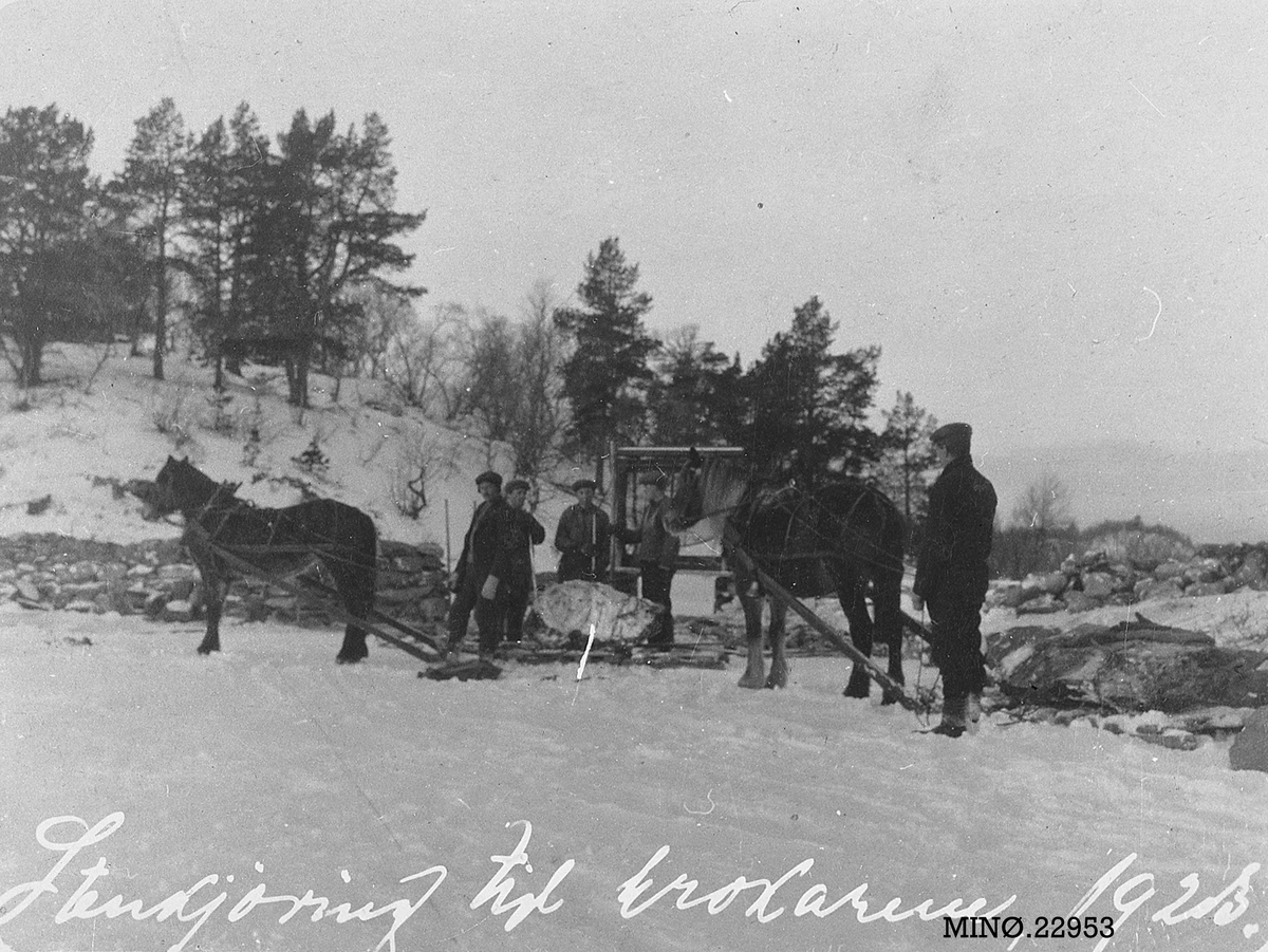 Peder J. Bredalslien, Lasskjøring, hester, menn, sleder